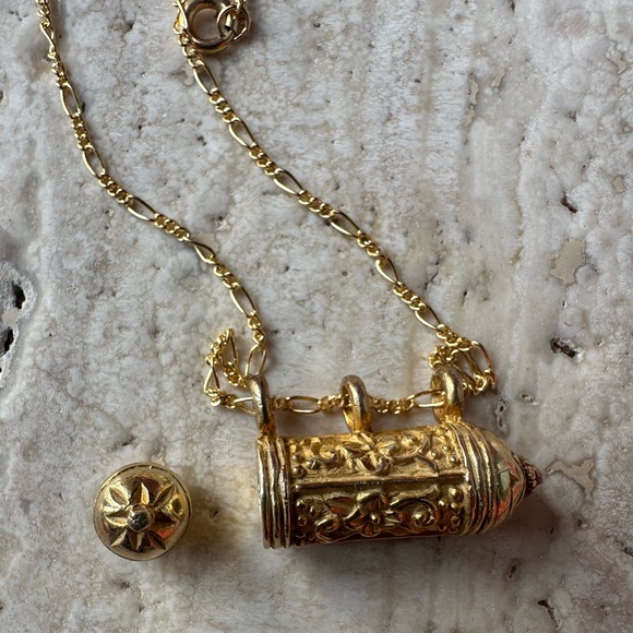 Gold Plated Artisan Keepsake Pendant and 18k Gold Filled 20” Chain - Picture 3 of 12